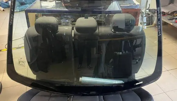 Dodge Durango Front windscreen/windshield window 