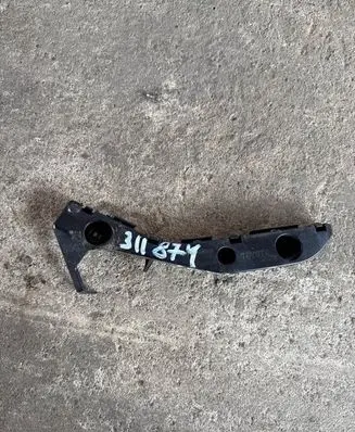 Toyota Prius (XW20) Front bumper mounting bracket 5211647010