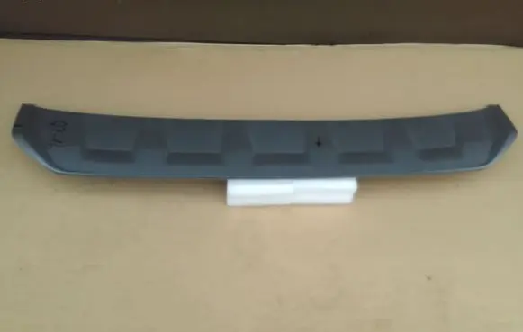 Front bumper lip