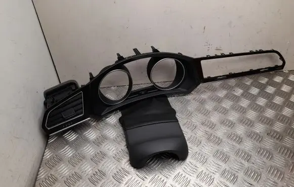 Volkswagen Tiguan Radio/GPS head unit trim 5NB857189