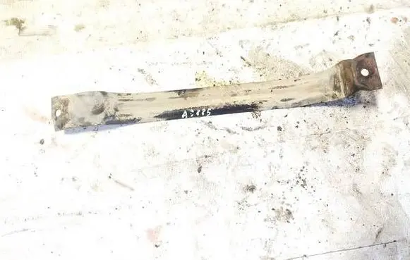 Fuel tank mounting bracket
