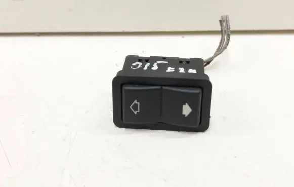 BMW 5 E39 Electric window control switch 8368974