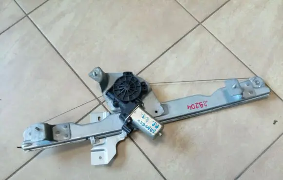 Renault Sandero I Front door window regulator with motor 8200733828 NE29204