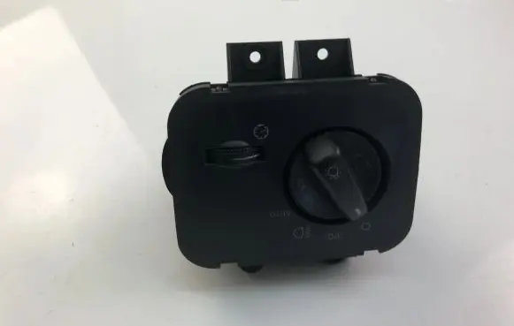Land Rover Discovery 3 - LR3 Light switch YUD501480PVJ