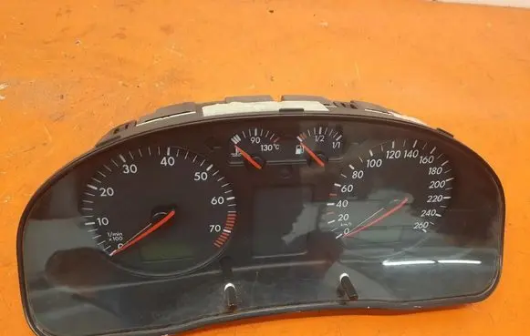 Volkswagen PASSAT B5 Speedometer (instrument cluster) 3B0920802