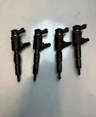 Peugeot 206 Fuel injector 0445110135