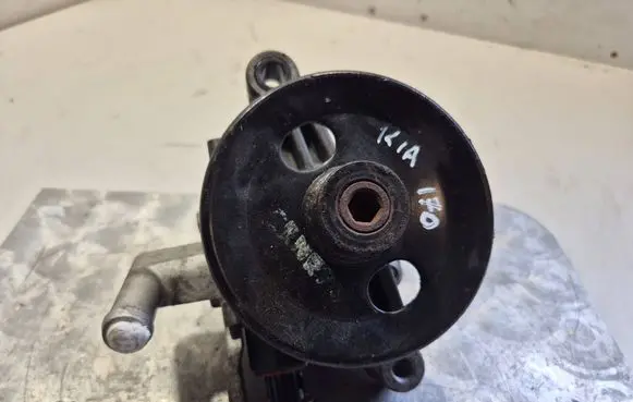 KIA Sportage Power steering pump 571002E000 8829C123