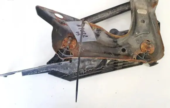Skoda Octavia Mk2 (1Z) Headlight/headlamp mounting bracket 1z0941340