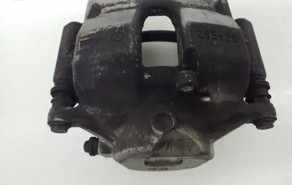 Mercedes-Benz E W212 Front brake caliper A2044212481