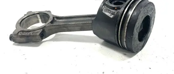 Renault Modus Piston with connecting rod 7657