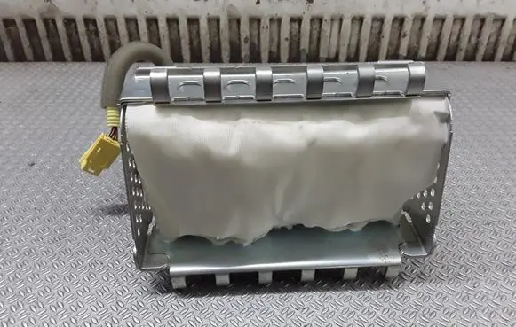 Honda FR-V Passenger airbag