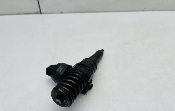 Volkswagen PASSAT B6 Fuel injector 038130080AX