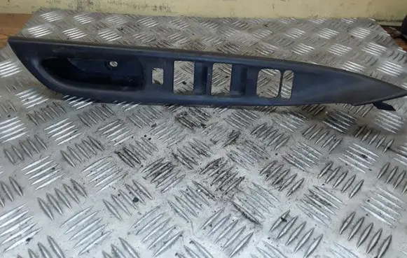 Honda Civic Front door window switch trim G22C684L1