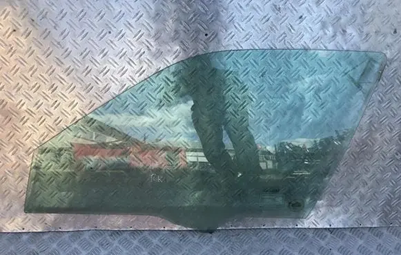Peugeot 406 Front door window glass four-door