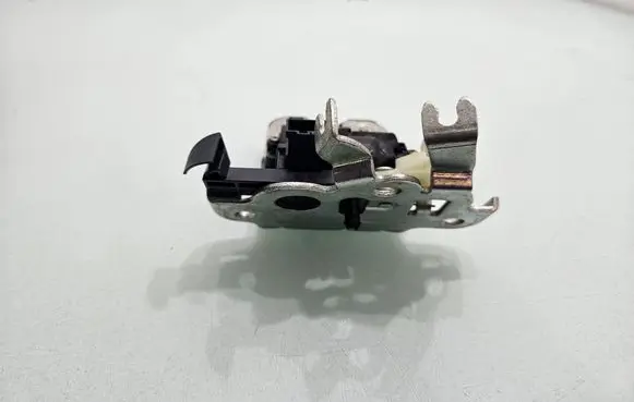 Loading door lock