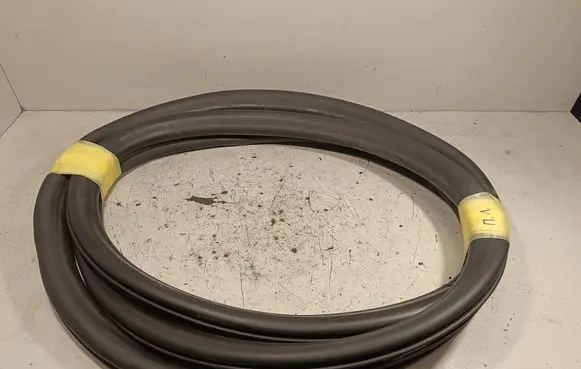 Opel Insignia B Front door rubber seal 