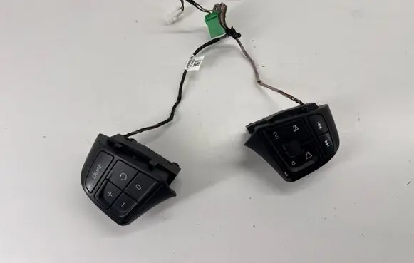 Volvo S60 Steering wheel buttons/switches 31334462 31332911 31334456