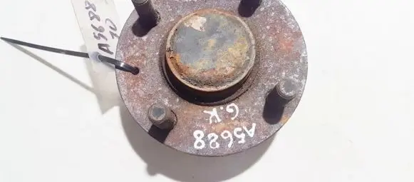 Mitsubishi Carisma Rear wheel hub