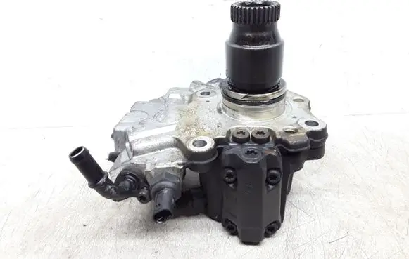 Mercedes-Benz C W204 Fuel injection high pressure pump A6510701201