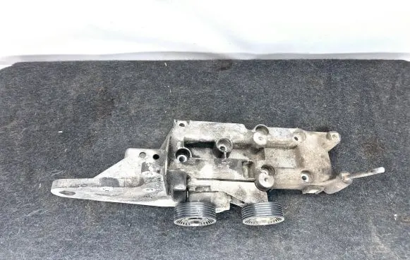 Volvo S60 Engine mounting bracket 8642196