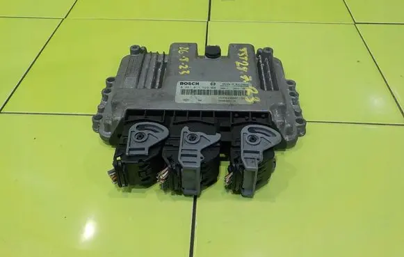 Opel Vivaro Engine control unit/module 8200325719