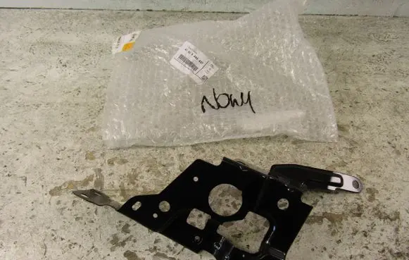BMW 3 G20 G21 Fender mounting bracket 8494437