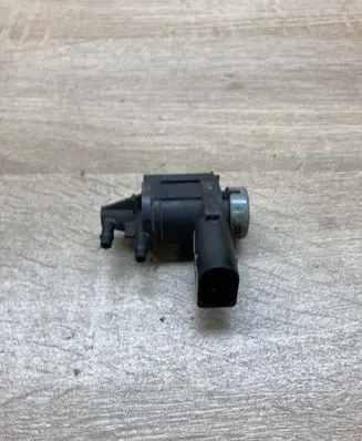Volkswagen Golf V Turbo solenoid valve 1J0906283C