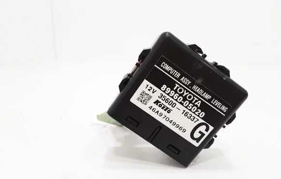 Toyota Avensis T250 Light module LCM 8996005020