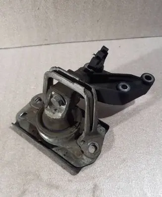 Opel Vivaro Engine mount bracket