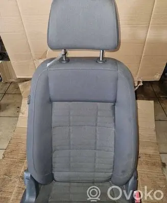Volkswagen Touran I Front passenger seat 