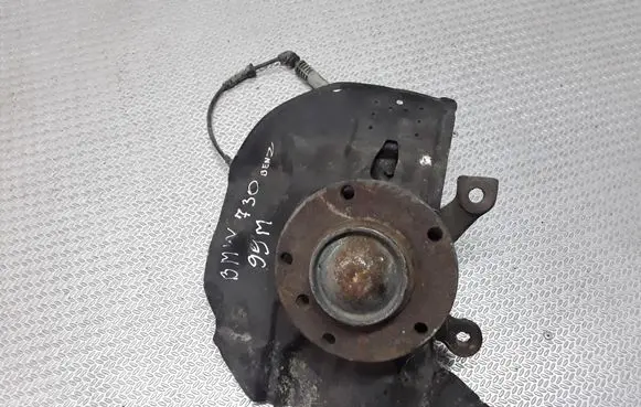 BMW 7 E38 Front wheel hub