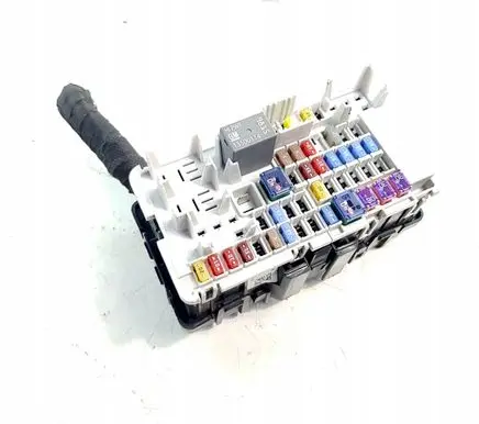 Opel Insignia B Fuse module 33172518