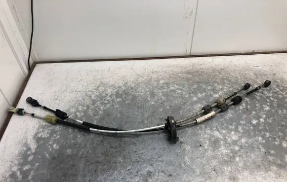 Opel Insignia A Gear shift cable bracket 55562393