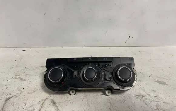Skoda Octavia Mk2 (1Z) Climate control unit 3T0820047M 5HB00975230