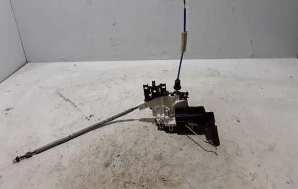 Mercedes-Benz CLA C117 X117 W117 Front door lock A0997201901