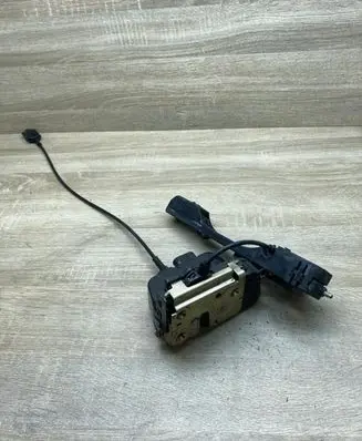 Nissan Primera Rear door lock 250120 80611AV600