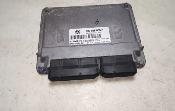 Volkswagen Polo Engine control unit/module 03E906033R 5WP44224