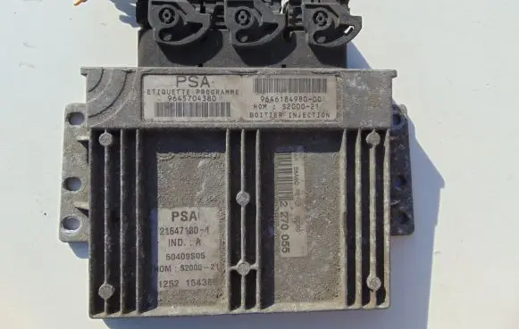 Peugeot 106 Engine control unit/module 9645704380
