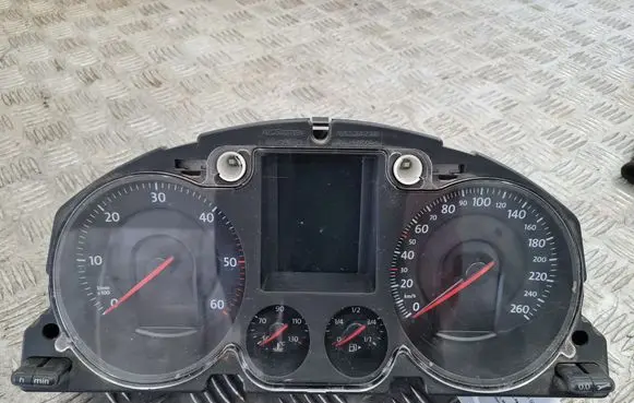 Speedometer (instrument cluster)