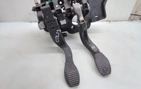 Opel Corsa D Pedal assembly 