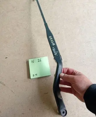 Opel Omega B1 Front wiper blade arm 5698989