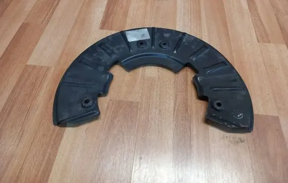Volkswagen Touareg I Front brake disc dust cover plate 7L0615311B