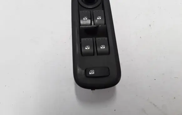 Renault Kangoo II Electric window control switch 8200548970