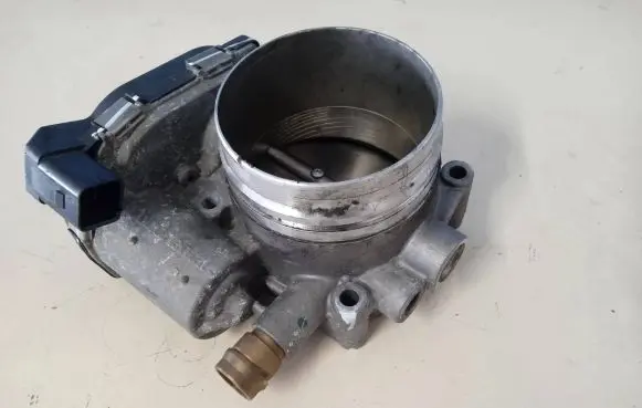 BMW 5 F10 F11 Throttle valve 7597871