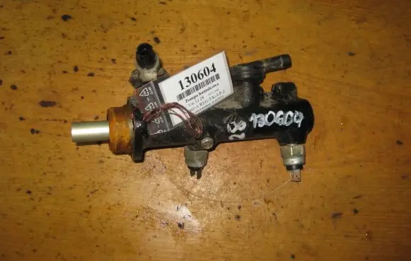 Volkswagen PASSAT Master brake cylinder
