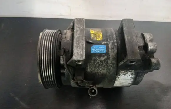 Volvo XC90 Air conditioning (A/C) compressor (pump) 8708581