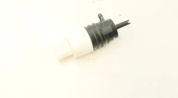 BMW X7 G07 Windscreen/windshield washer pump 8736998 67128736998