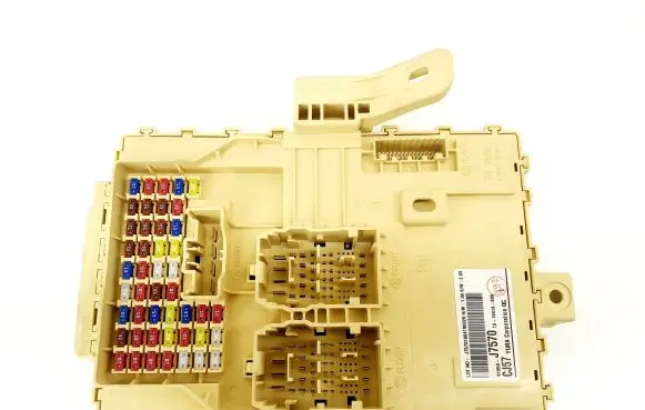 KIA Ceed Fuse module 91950J7570