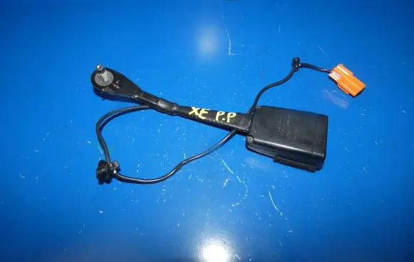 Jaguar XE Front seatbelt buckle