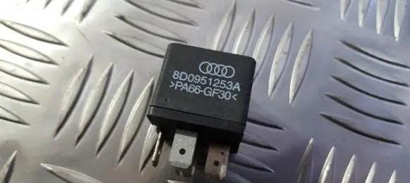 Audi A4 S4 B6 8E 8H Other relay 8D0951253A 373